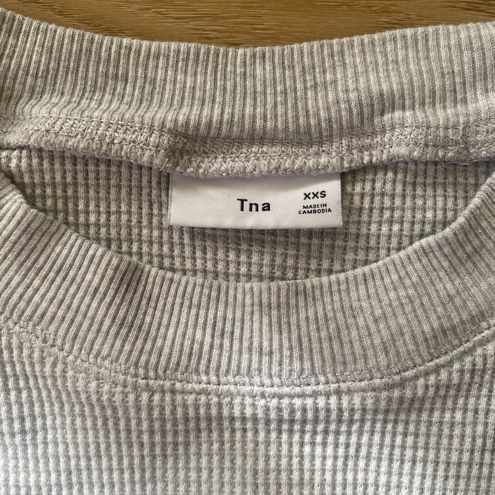 Aritzia TNA XXS Long Sleeve Top - Picture 3 of 3